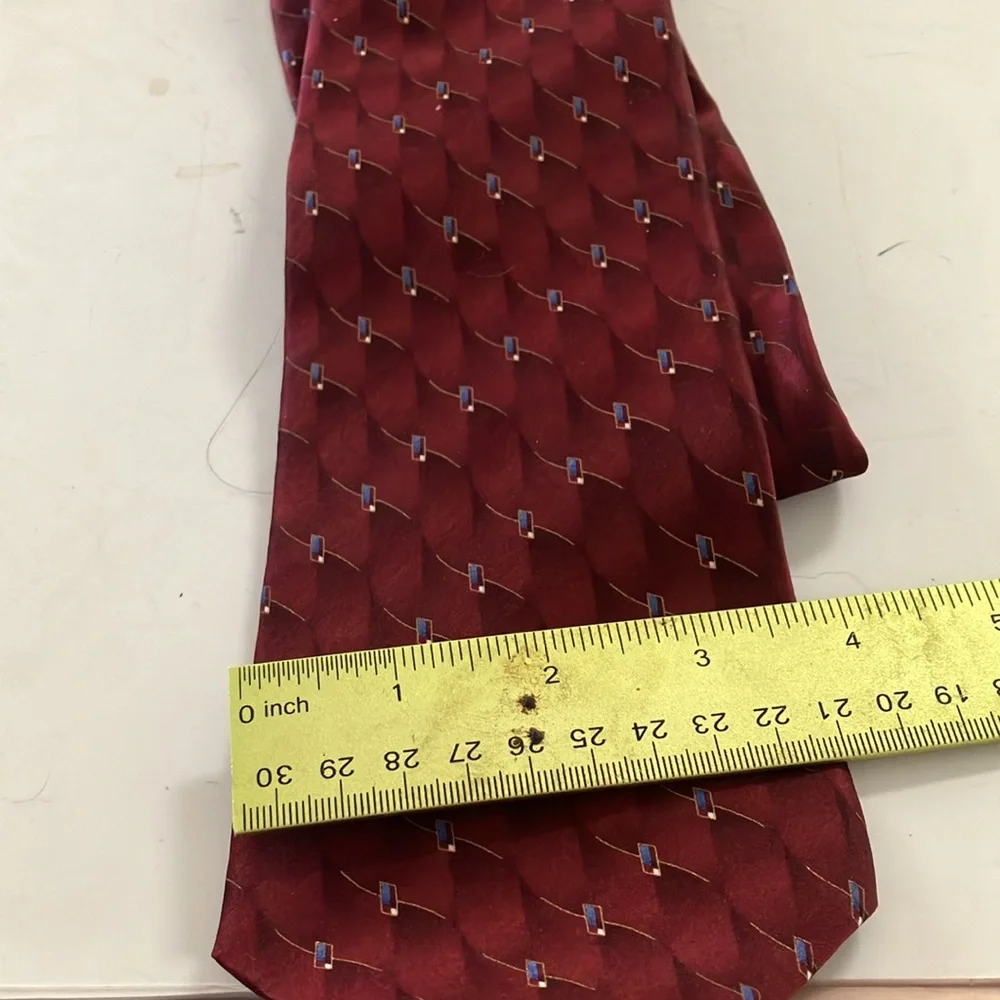 FINAL MARKDOWN Stafford Red Geometric Silk Tie